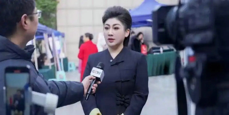 <strong>巾帼精英：物通集团董事长高一杰</strong>