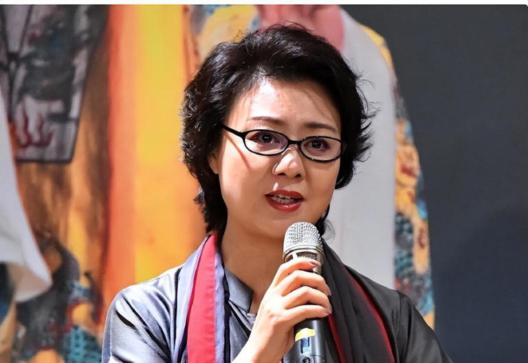 <strong>李胜素：成名后农民父母依然种葡萄，她遭遇情感挫折，59岁仍单身</strong>