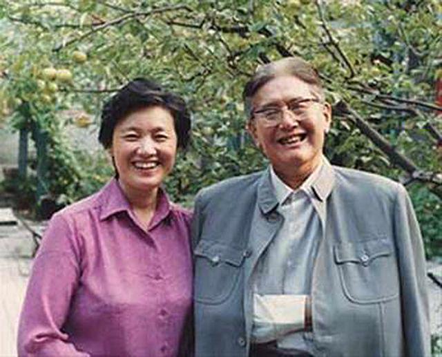 新中国第一代外交官乔冠华：为何晚年官场屡屡失意？最后郁郁而终